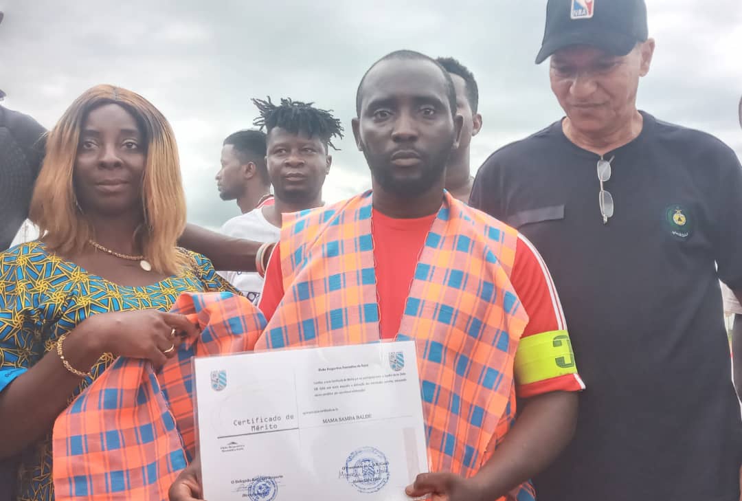 CDR GABÚ HOMENAGEIA SEU ANTIGO CAPITÃO MAMA SAMBA BALDÉ - FUT 245